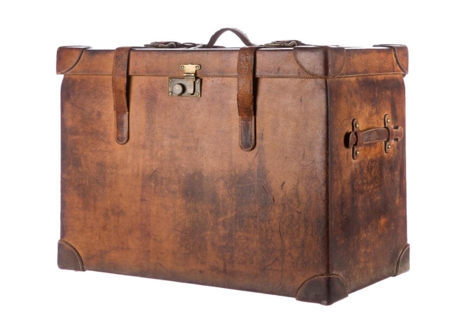 Different from other luxury trunks, Hermès 1930s Vintage Peau Porc would transport yourself back to the 1930s with its brown Hermès vintage horse chair design. 