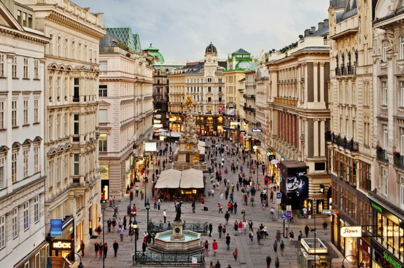  If you’re thinking that it’s time to plan a luxury city break, then look no further than the streets of Vienna as your destination.