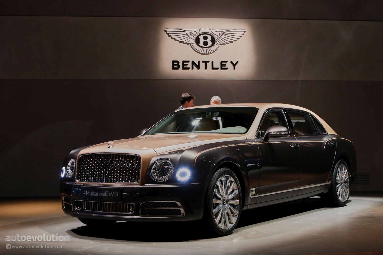 how-bentley-made-the-mulsanne-ewb-long-wheelbase-look-almost-normal-in-geneva_3